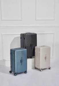 Hard-shell aluminum frame rolling suitcase